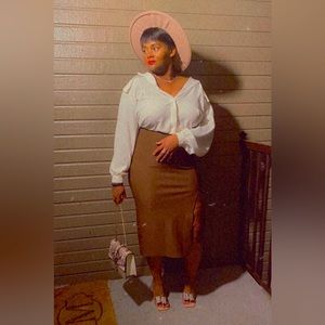 A high waisted pencil skirt. I have Black, Brown, Navy and Maroon.